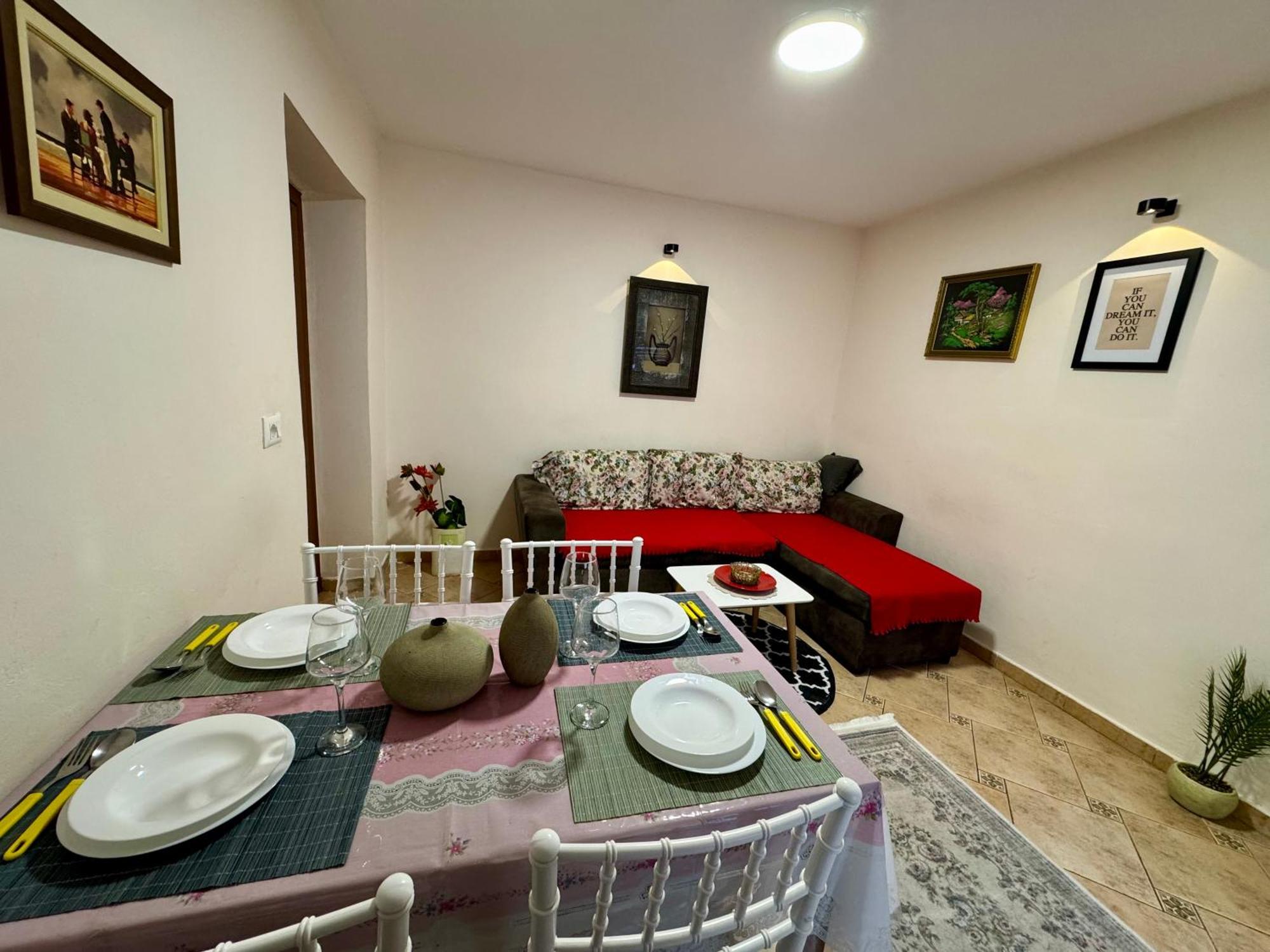 Skerdi'S Apartment - City Center Tirana Buitenkant foto