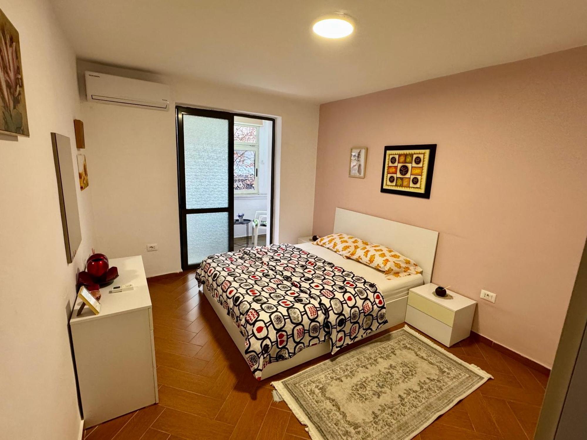 Skerdi'S Apartment - City Center Tirana Buitenkant foto