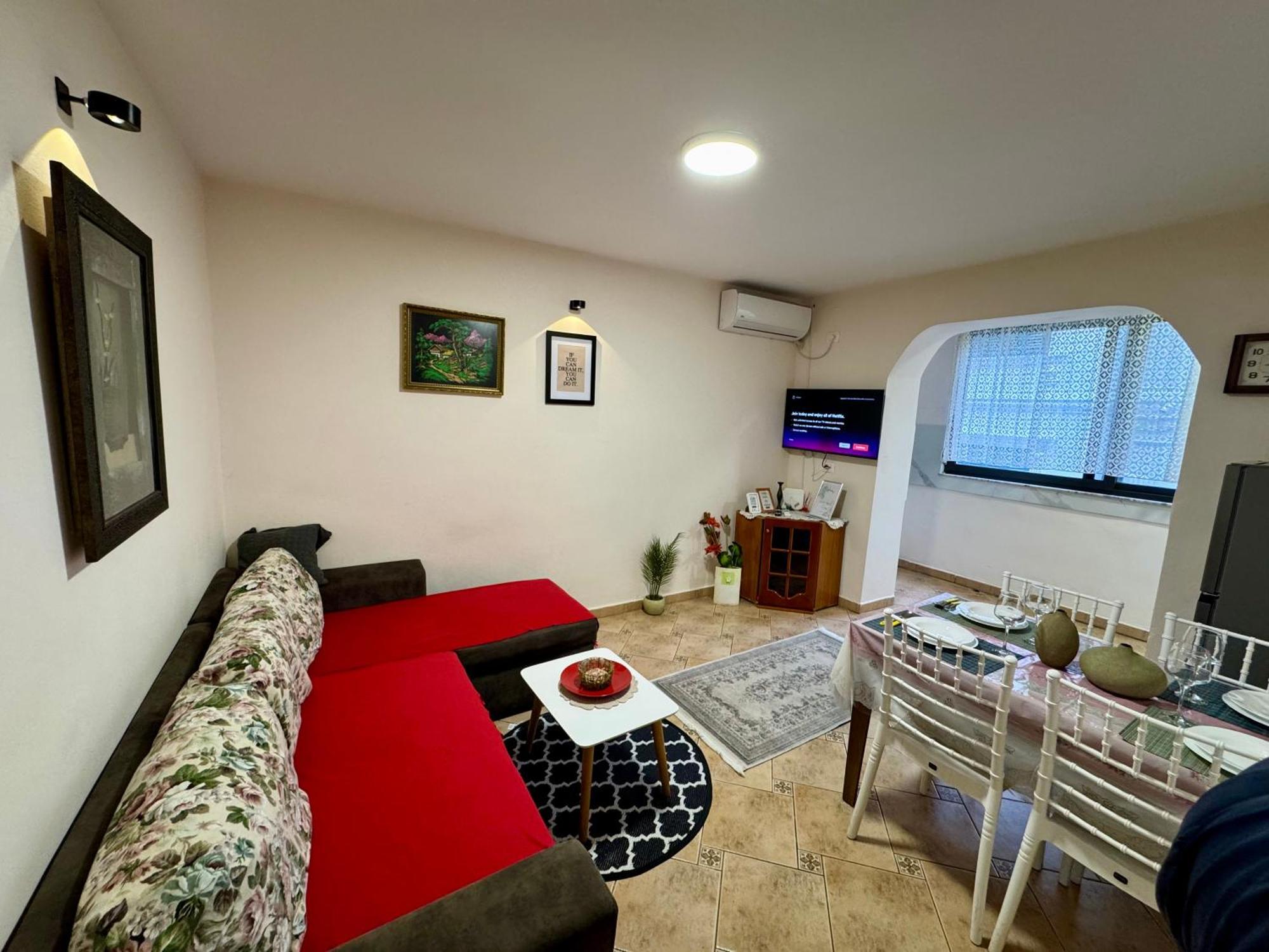 Skerdi'S Apartment - City Center Tirana Buitenkant foto